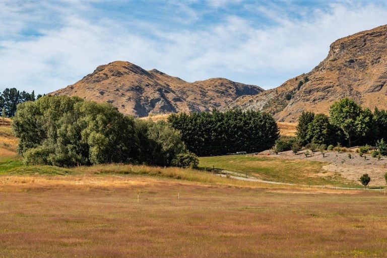 Photo of property in 12 Fitzpatrick Road, Dalefield, Queenstown, 9371