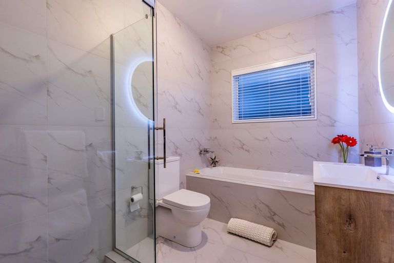 Photo of property in 9 Ropere Street, Kumeu, 0810