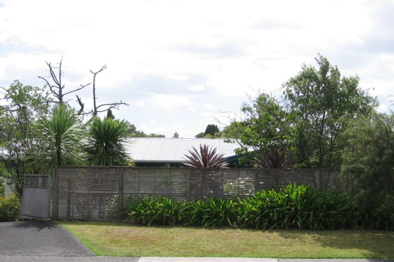 Photo of property in 39 Aeroview Drive, Beach Haven, Auckland, 0626