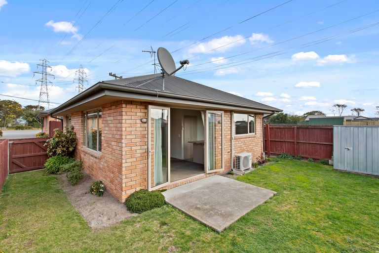 Photo of property in 2/318 Waterloo Road, Islington, Christchurch, 8042