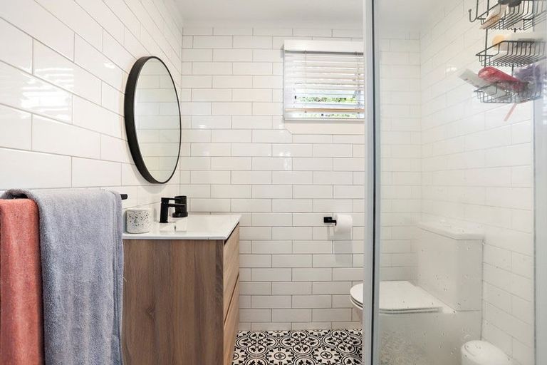 Photo of property in 1/75 Atkinson Road, Titirangi, Auckland, 0604