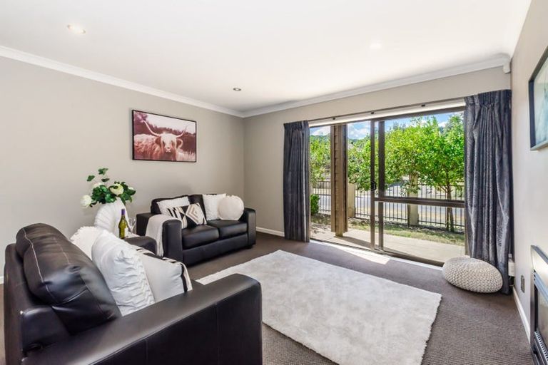 Photo of property in 19 Bluewater Place, Paraparaumu, 5032