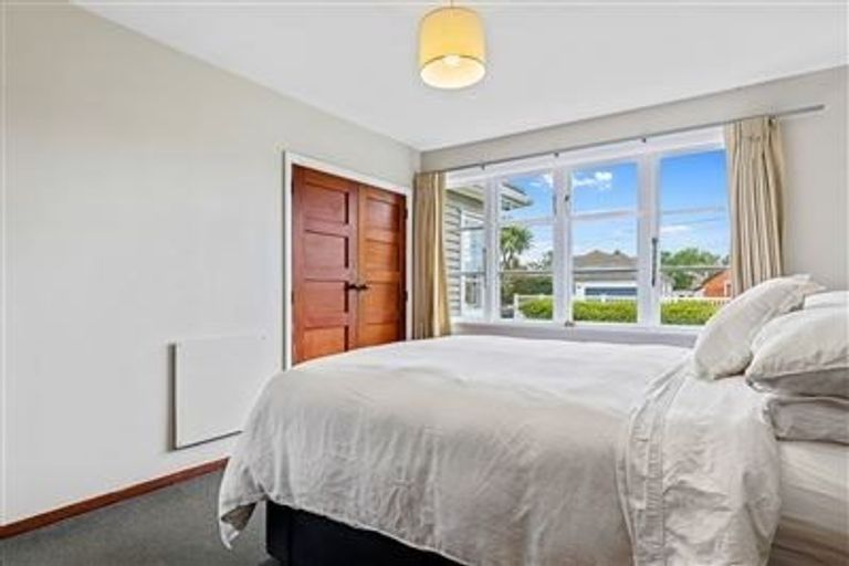 Photo of property in 19 Pitcairn Crescent, Bryndwr, Christchurch, 8053
