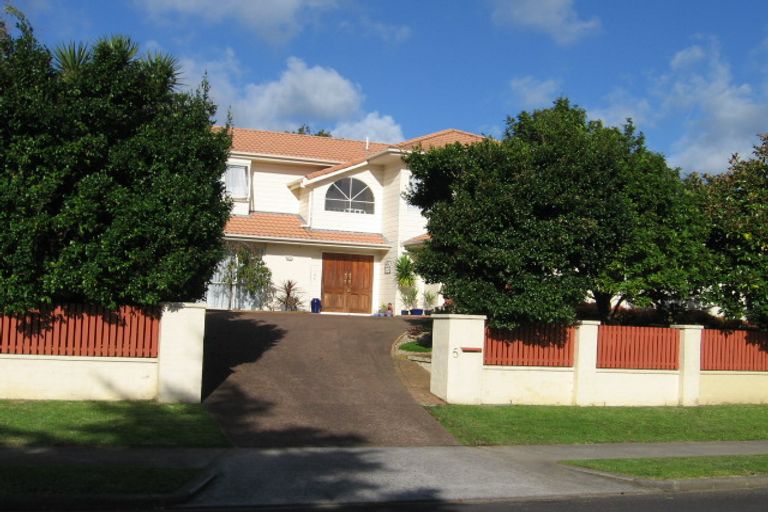 Photo of property in 5 Wiltshire Place, Somerville, Auckland, 2014