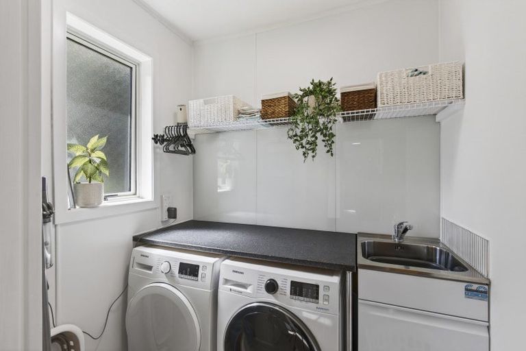 Photo of property in 79 Awanui Street, Merrilands, New Plymouth, 4312