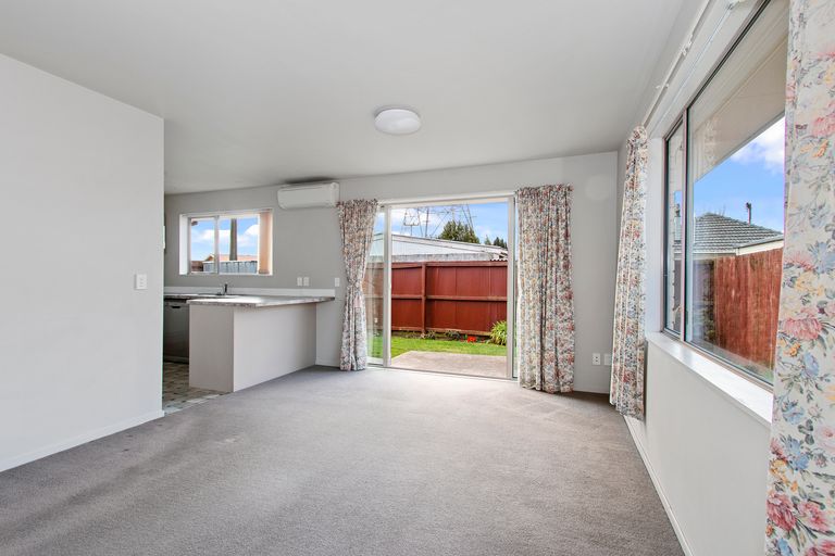 Photo of property in 2/318 Waterloo Road, Islington, Christchurch, 8042