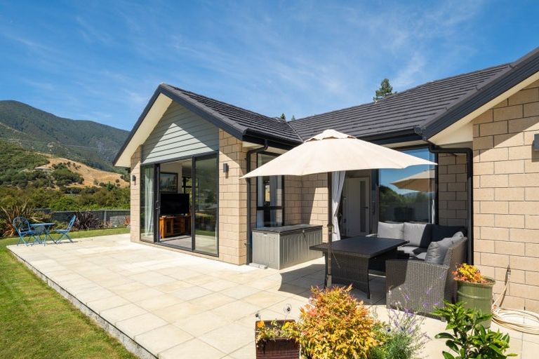 Photo of property in 10 Admiralty Place, Waikawa, Picton, 7220