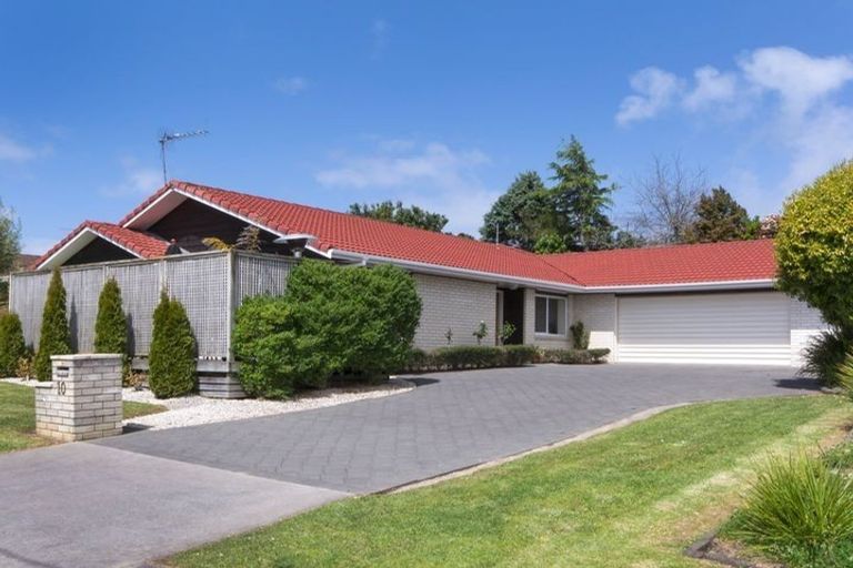 Photo of property in 10 West Fairway, Golflands, Auckland, 2013