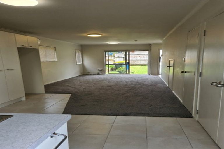Photo of property in 15/94 Glengarry Road, Glen Eden, Auckland, 0602