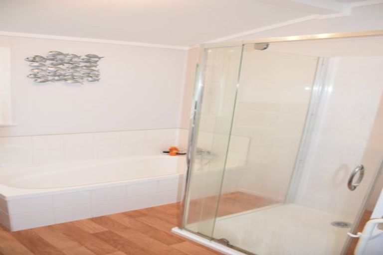 Photo of property in 9 Tracey Terrace, Te Atatu South, Auckland, 0602