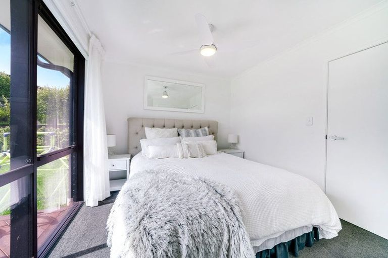 Photo of property in 42 Twin Parks Rise, Papakura, 2110