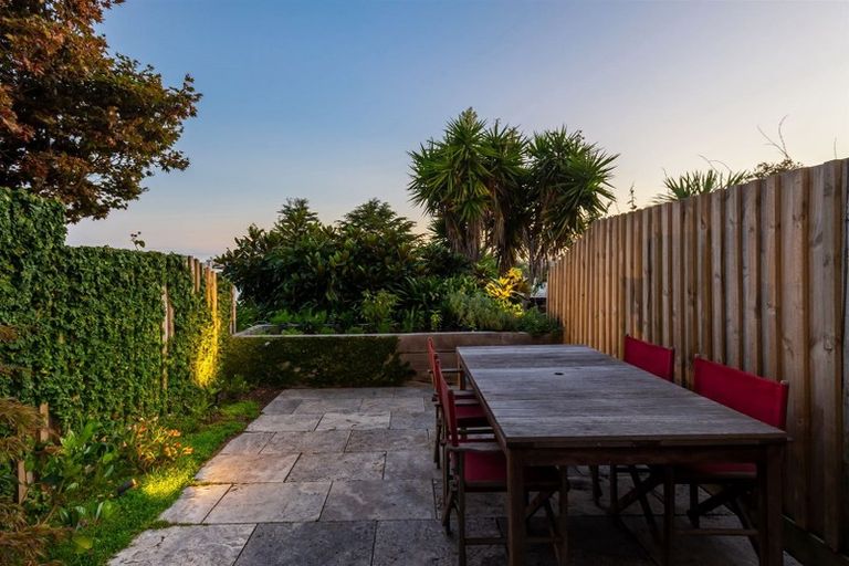 Photo of property in 4/72 Kitchener Road, Milford, Auckland, 0620