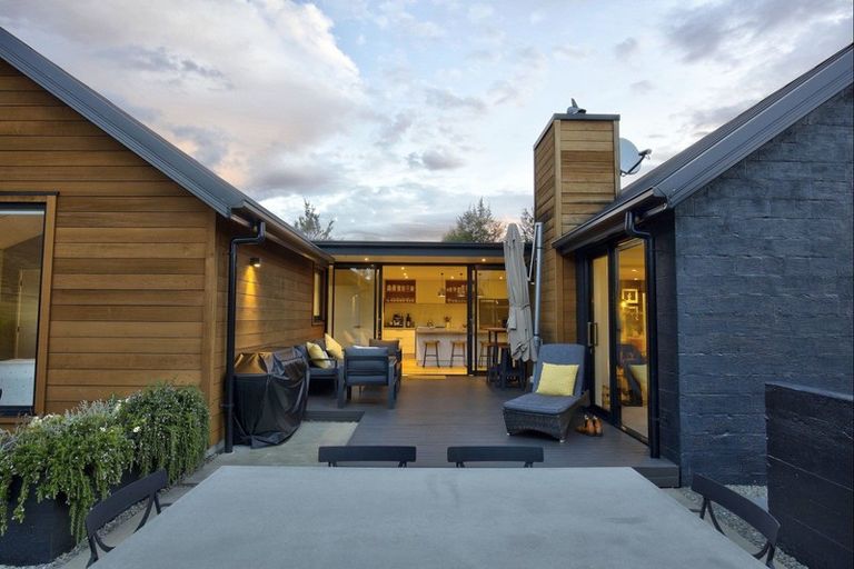 Photo of property in 5 Bretby Court, Jacks Point, Queenstown, 9371