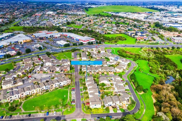 Photo of property in 9 Spalding Rise, Golflands, Auckland, 2013