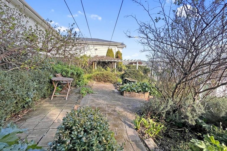 Photo of property in 38 Hawker Street, Mount Victoria, Wellington, 6011