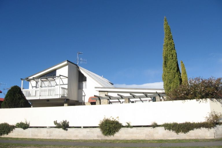 Photo of property in 1 Moana Place, Taradale, Napier, 4112