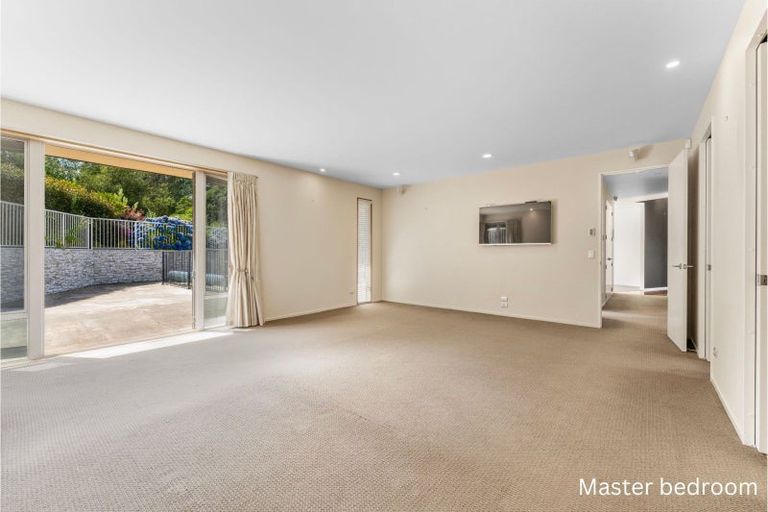 Photo of property in 5 Cameron Drive, Acacia Bay, Taupo, 3385