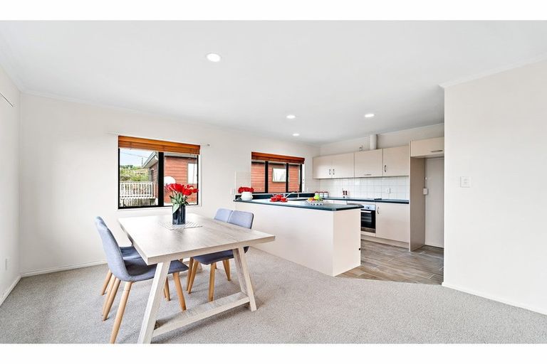 Photo of property in 2/5 Anne Road, Hillcrest, Auckland, 0627
