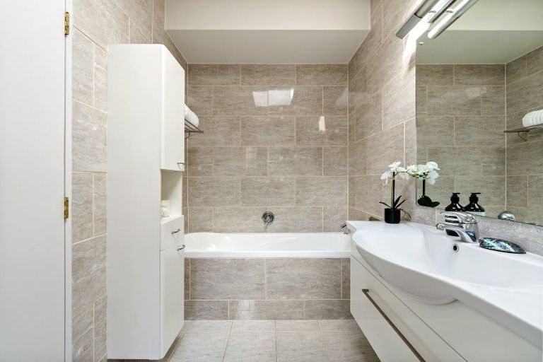 Photo of property in 52 Walter Road, Lowry Bay, Lower Hutt, 5013