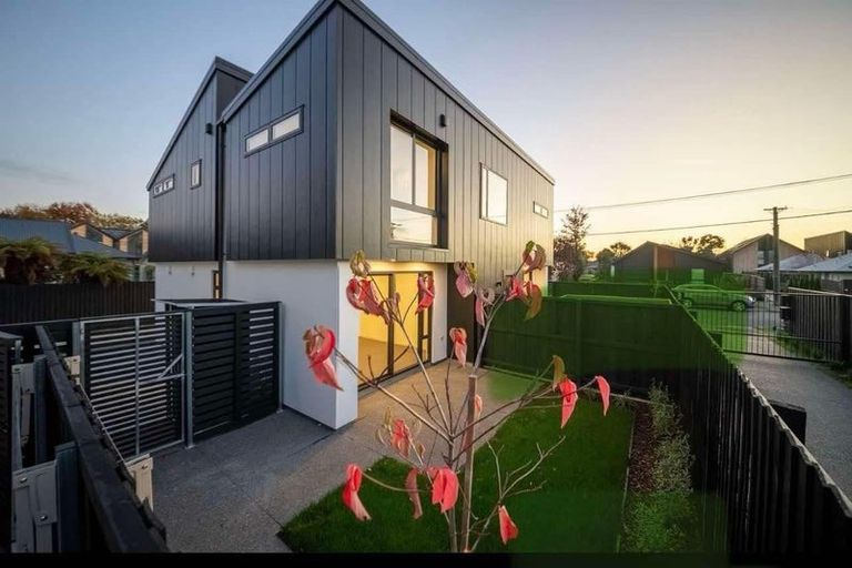 Photo of property in 16b Champion Street, Edgeware, Christchurch, 8013