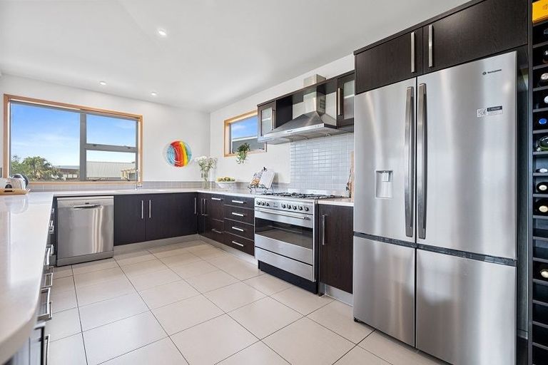 Photo of property in 570a Papamoa Beach Road, Papamoa Beach, Papamoa, 3118