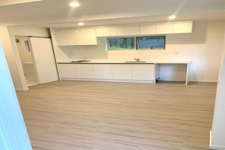 Photo of property in 4 Easter Parade, Glen Eden, Auckland, 0602