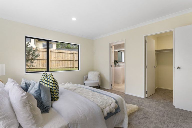 Photo of property in 10 Mediterranean Way, Goodwood Heights, Auckland, 2105