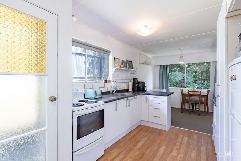 Photo of property in 14 Vista Crescent, Maoribank, Upper Hutt, 5018