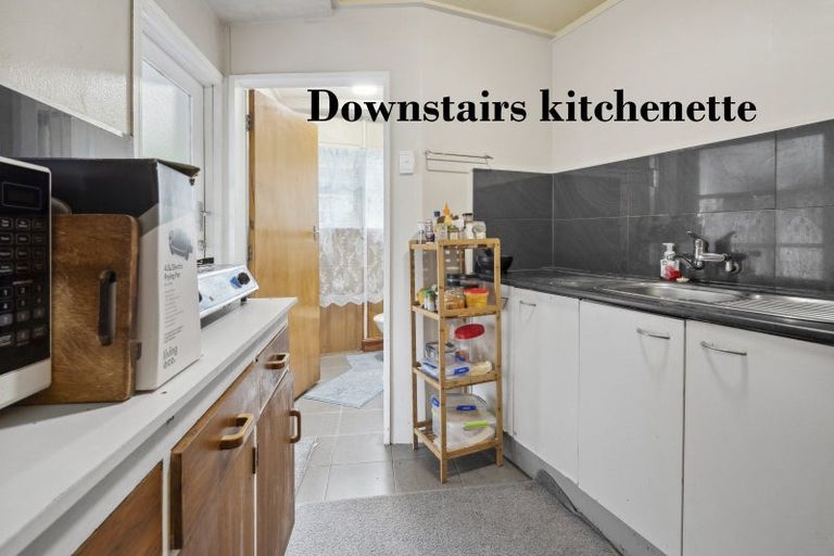 Photo of property in 12 Lane Crescent, Tawa, Wellington, 5028