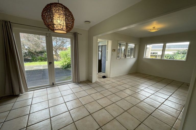 Photo of property in 43 Meadway, Sunnyhills, Auckland, 2010
