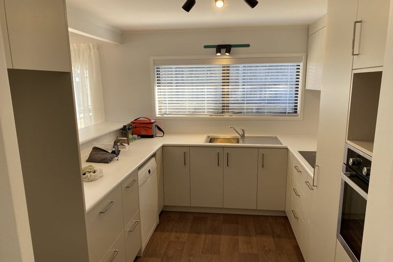 Photo of property in 1/19 Marcel Place, Glenfield, Auckland, 0629