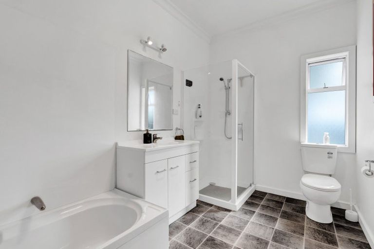 Photo of property in 17 Albion Street, Hawera, 4610