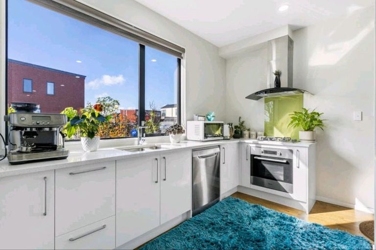 Photo of property in 2 Te Aparangi Road, Papakura, 2110