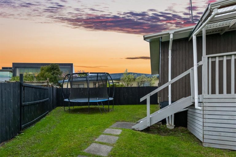 Photo of property in 1/6 Daytona Road, Henderson, Auckland, 0610