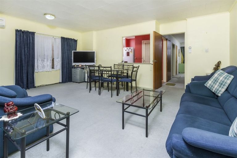 Photo of property in 2/3 Lambrown Drive, Totara Vale, Auckland, 0629