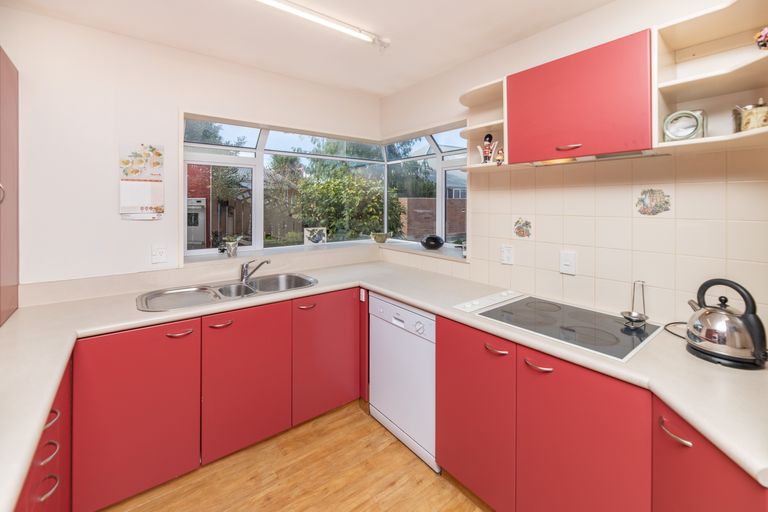 Photo of property in 2 Pentavon Lane, Avonhead, Christchurch, 8042