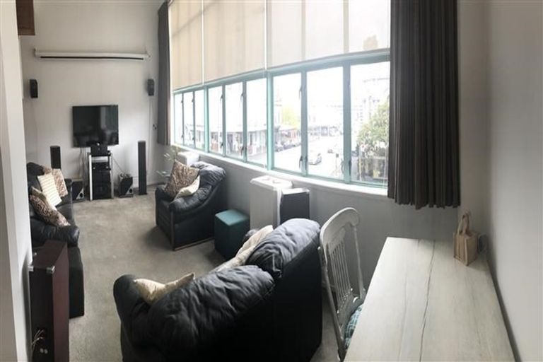 Photo of property in 2/318 Sunset Road, Unsworth Heights, Auckland, 0632