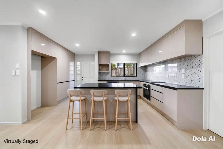 Photo of property in 1/14 Santa Monica Place, Goodwood Heights, Auckland, 2105