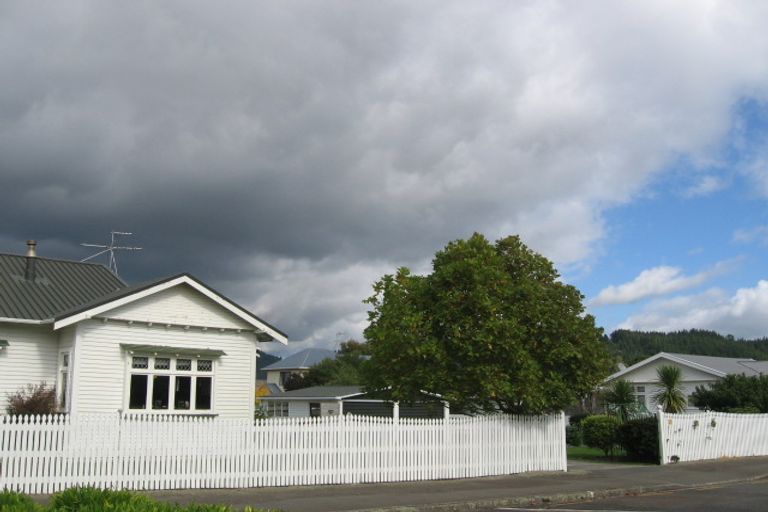 Photo of property in 30 Granville Street, Silverstream, Upper Hutt, 5019