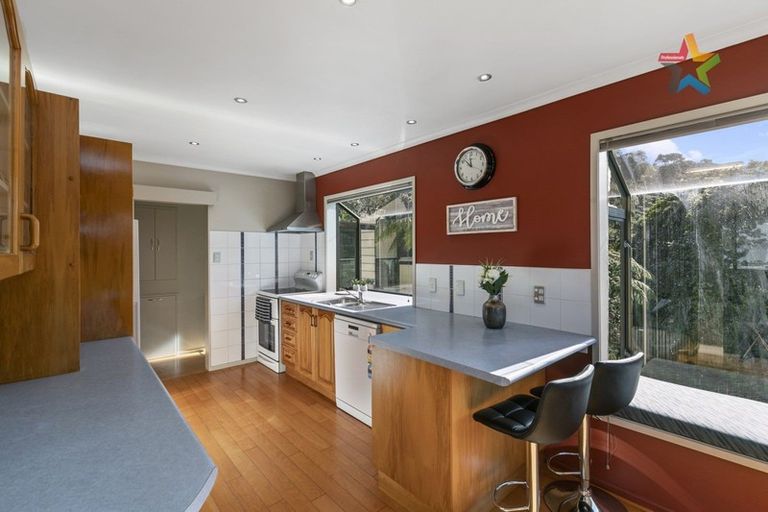 Photo of property in 10 Jacaranda Grove, Maungaraki, Lower Hutt, 5010