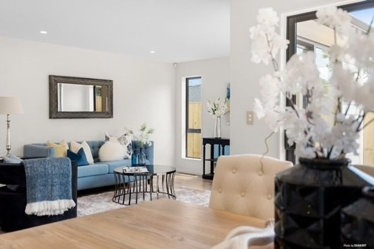 Photo of property in 23 Reserva Crescent, Kumeu, 0810