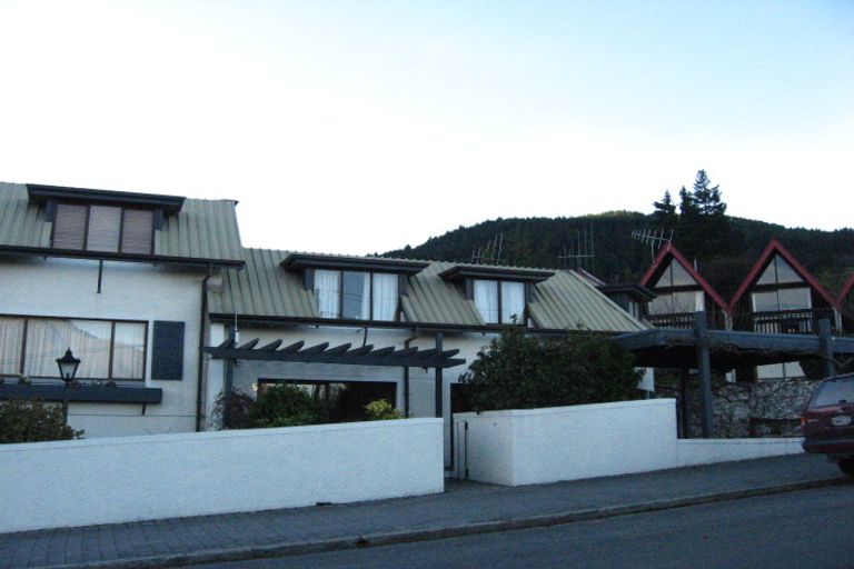Photo of property in 10 Frankton Road, Queenstown, 9300