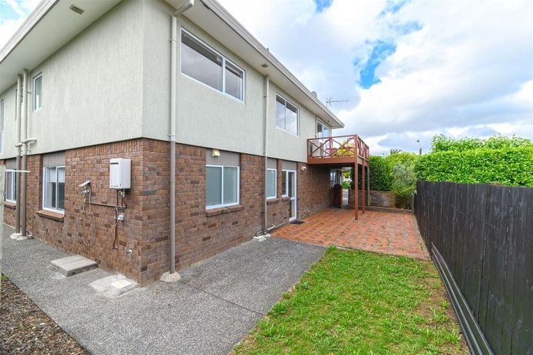 Photo of property in 1 Marguerita Place, West Harbour, Auckland, 0618
