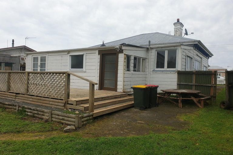 Photo of property in 6 Julian Street, Eltham, 4322