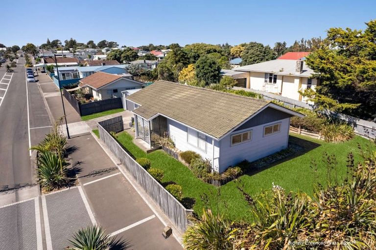 Photo of property in 2 Rangiora Street, Castlecliff, Whanganui, 4501