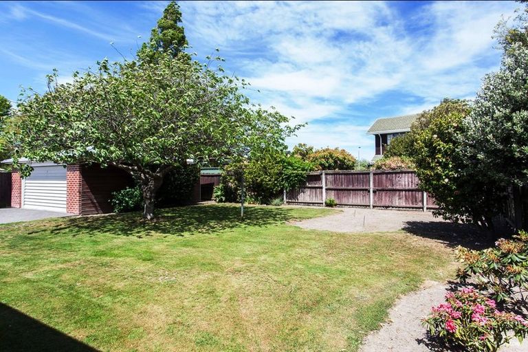 Photo of property in 42 Grahams Road, Ilam, Christchurch, 8041