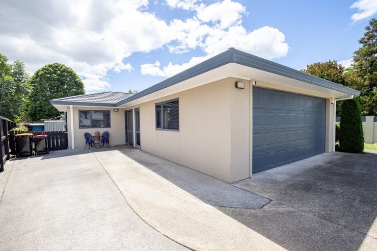 Photo of property in 1 Harris Place, Ngatea, 3503