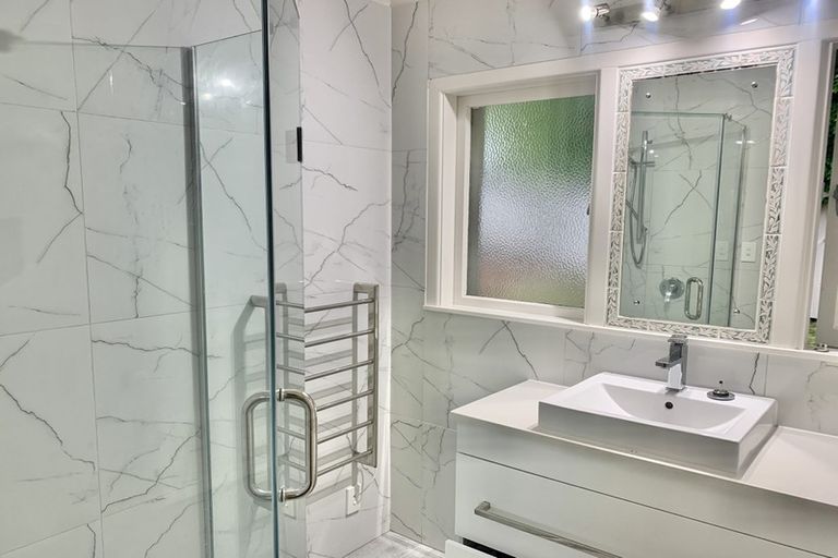 Photo of property in 33 Diana Drive, Glenfield, Auckland, 0627