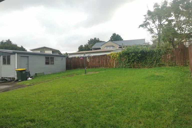 Photo of property in 8 Pahi Place, West Harbour, Auckland, 0618