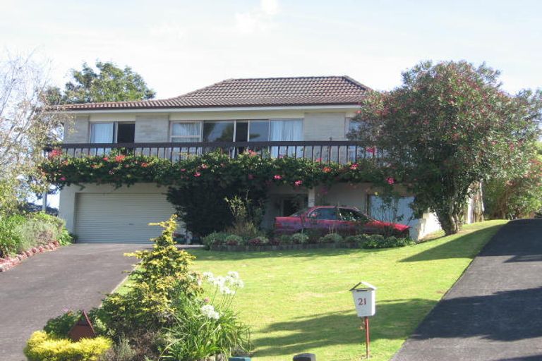 Photo of property in 21 Greendale Spur, Glenfield, Auckland, 0629